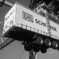 Verladung eines Sattelaufliegers von DB Schenker Transa im DUSS Terminal Duisburg - copyright Deutsche Bahn AG