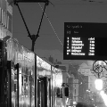 Elektronische Fahrplananzeiger informieren Fahrgäste über die Ankunftszeiten von Bahnen und Bussen. Ab Frühjahr 2012 investiert die KVG, unterstützt mit Landesmitteln, in die Installation weiterer 162 Anzeiger im Stadtgebiet Kassel sowie entlang der Tramstrecken durch das Lossetal und nach Baunatal.