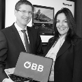 Franz Seiser, Vorstandsdirektor ÖBB-Holding AG, und Petra Jenner, Geschäftsführerin Microsoft Österreich, präsentieren Details zur strategischen Partnerschaft von Microsoft Österreich und ÖBB. - Foto Microsoft