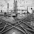 Sichere Steuerungstechnik von Pilz wird weltweit für die Sicherheit im Personen- und Gütertransport eingesetzt, zum Beispiel an Bahnübergängen, im Rangierwerk oder bei der Gebäudetechnik in Bahnhöfen. Pilz ist Mitglied im Verband Deutsche Bahnindustrie e.V. (VDB). (Foto: Pilz GmbH & Co. KG)