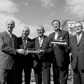 v.l.: NDH-Aufsichtsratsvorsitzender Rainer Pennekamp, Oberbürgermeister Jürgen Roters, Bürgermeister Herbert Napp, Oberbürgermeister Dirk Elbers; HGK-Aufsichtsratsvorsitzender Michael Zimmermann - Foto RheinCargo