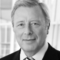 Werner Andree Sprecher des Vorstands Eintritt bei Vossloh 2001, Vorstandsmitglied seit 2001, bestellt bis zum 31.08.2014. Verantwortlich für die Zentralbereiche Unternehmensentwicklung, Finanzen/Controlling, Investor Relations/Public Relations, Recht, Informatik, Interne Revision - copyright Vossloh AG
